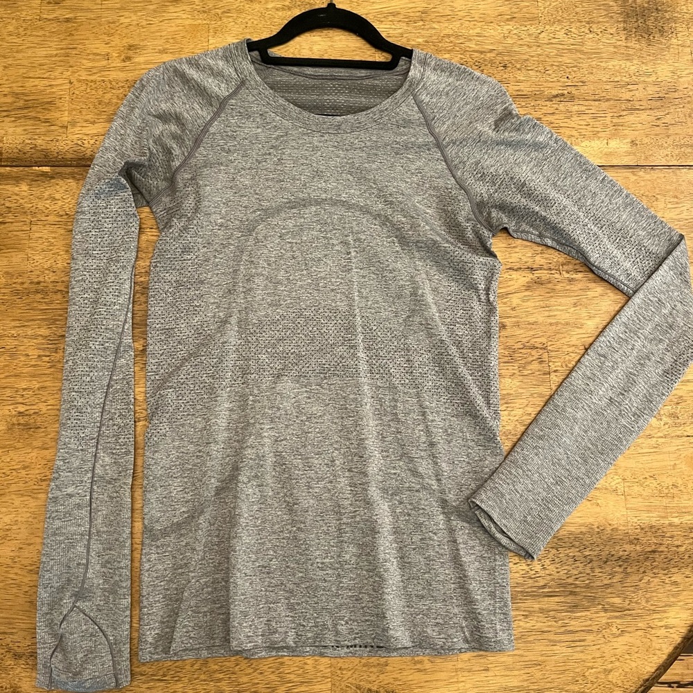 Grey lululemon swiftly tech long sleeve size 6
